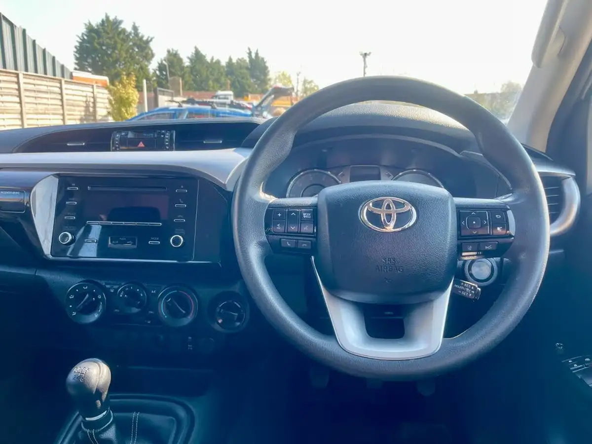 2021-toyota-hi-lux-24d-4d-active-150hpeu6dt-e-double-pick-up-big-27