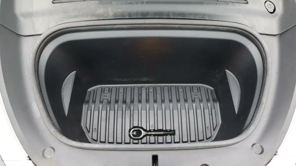 2022-tesla-model-y-e-rwd-big-19