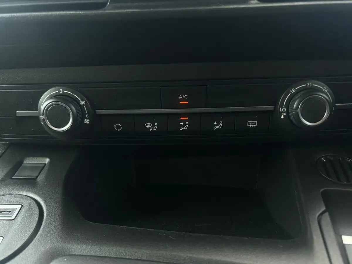 2024-vauxhall-combo-life-e-design-xl-big-13