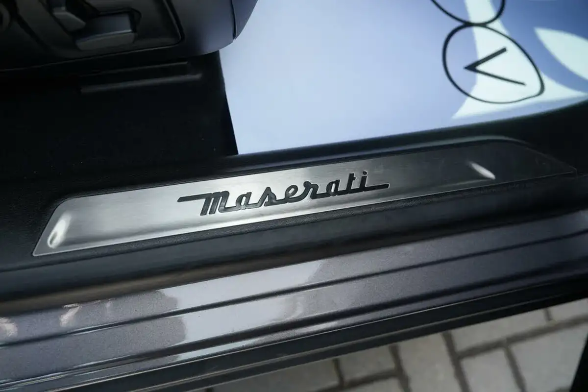 2019-maserati-levante-30-gransport-nerissimo-pack-ss-big-60