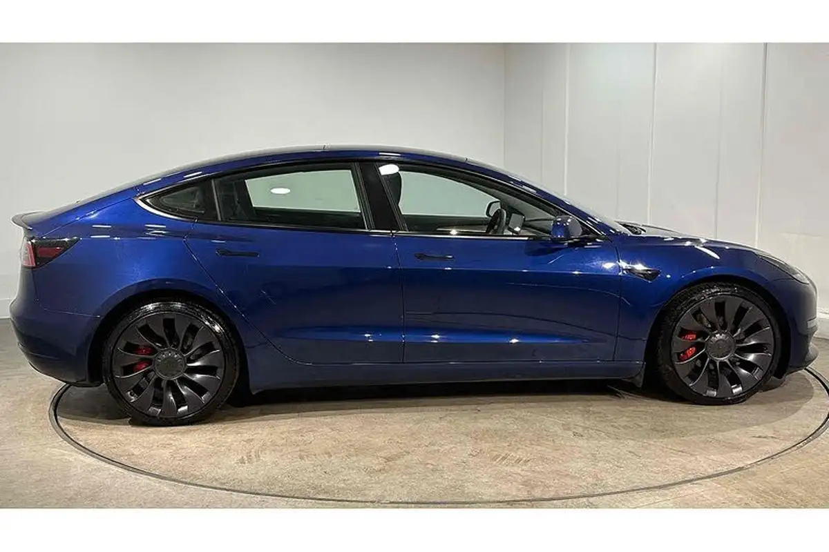 2022-tesla-model-3-e-performance-big-4