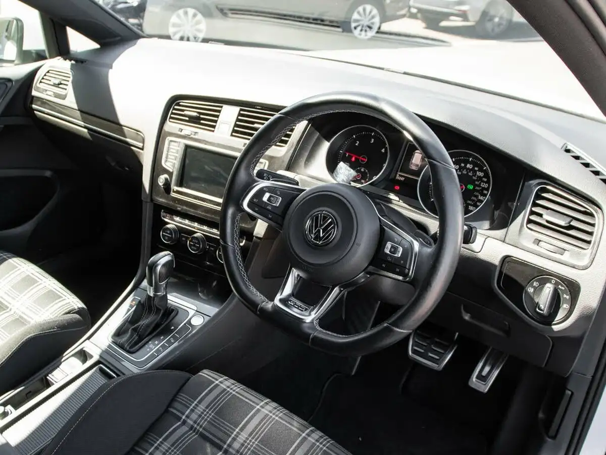 2016-volkswagen-golf-20tdi-gtd-bmtss-estate-5d-dsg-big-3