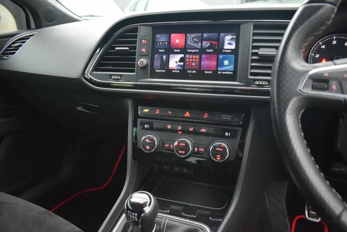 2018-seat-leon-20-tsi-cupra-300-sportcoupe-3d-big-16