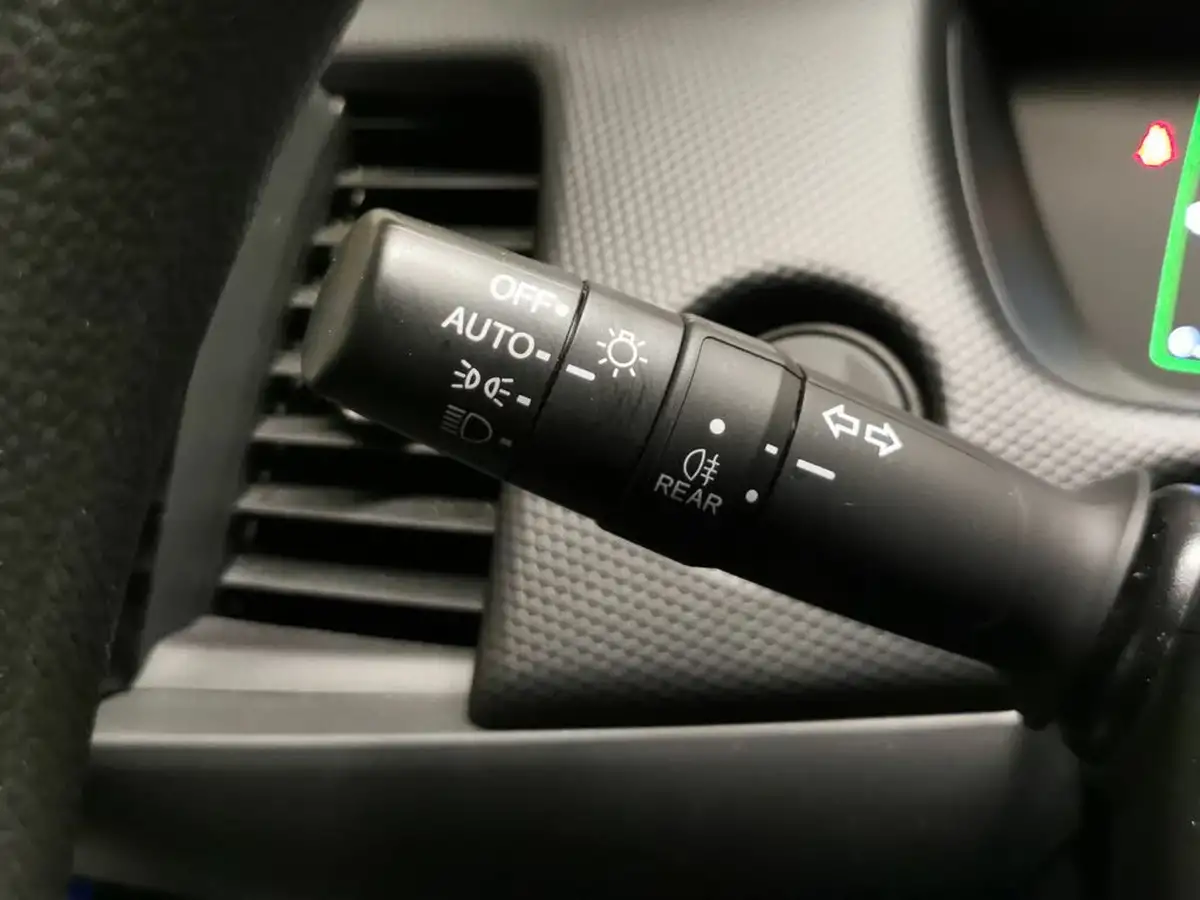 2023-honda-jazz-15-i-mmd-se-big-21