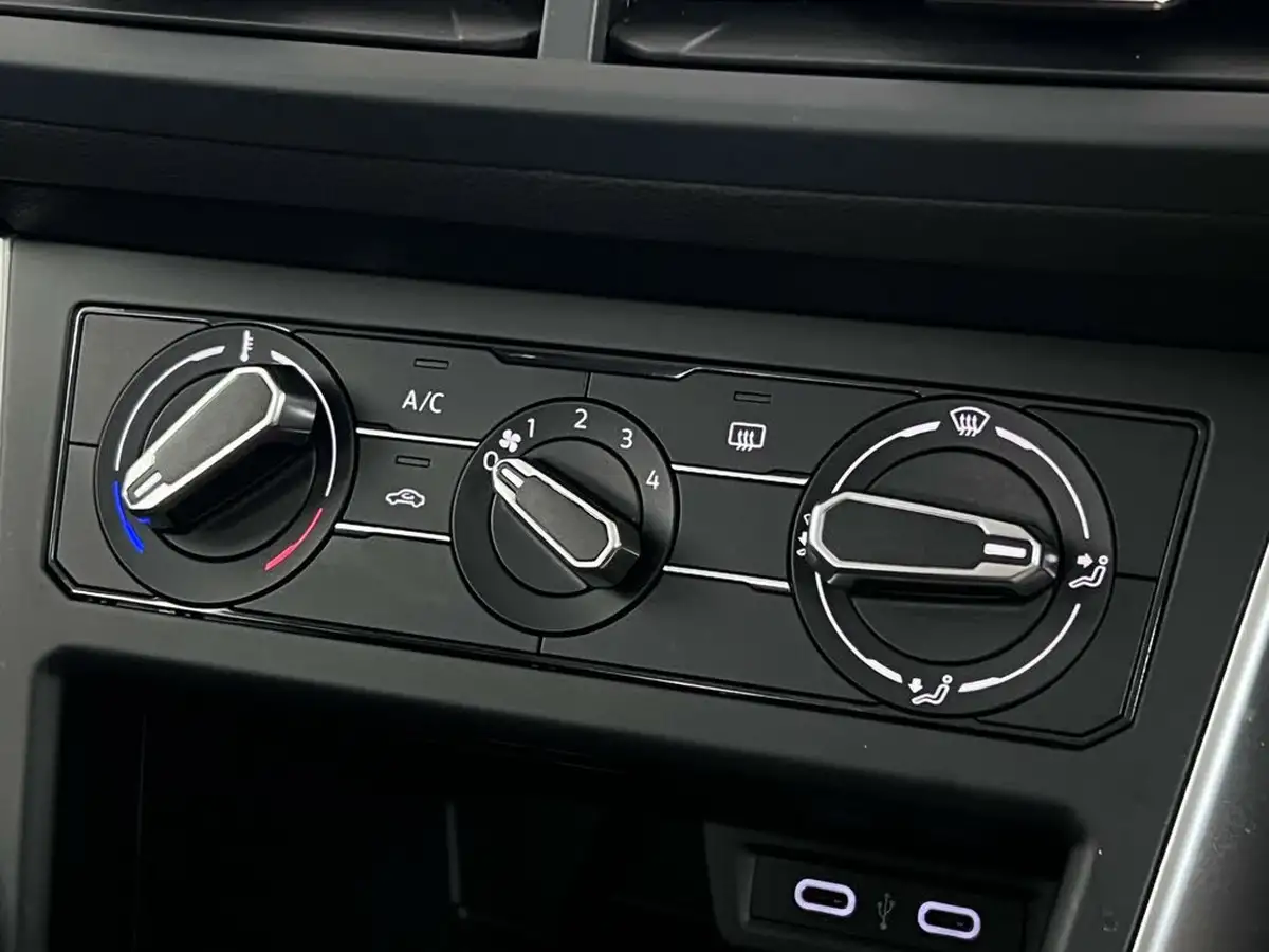 2022-volkswagen-polo-10-tsi-life-dsg-big-35