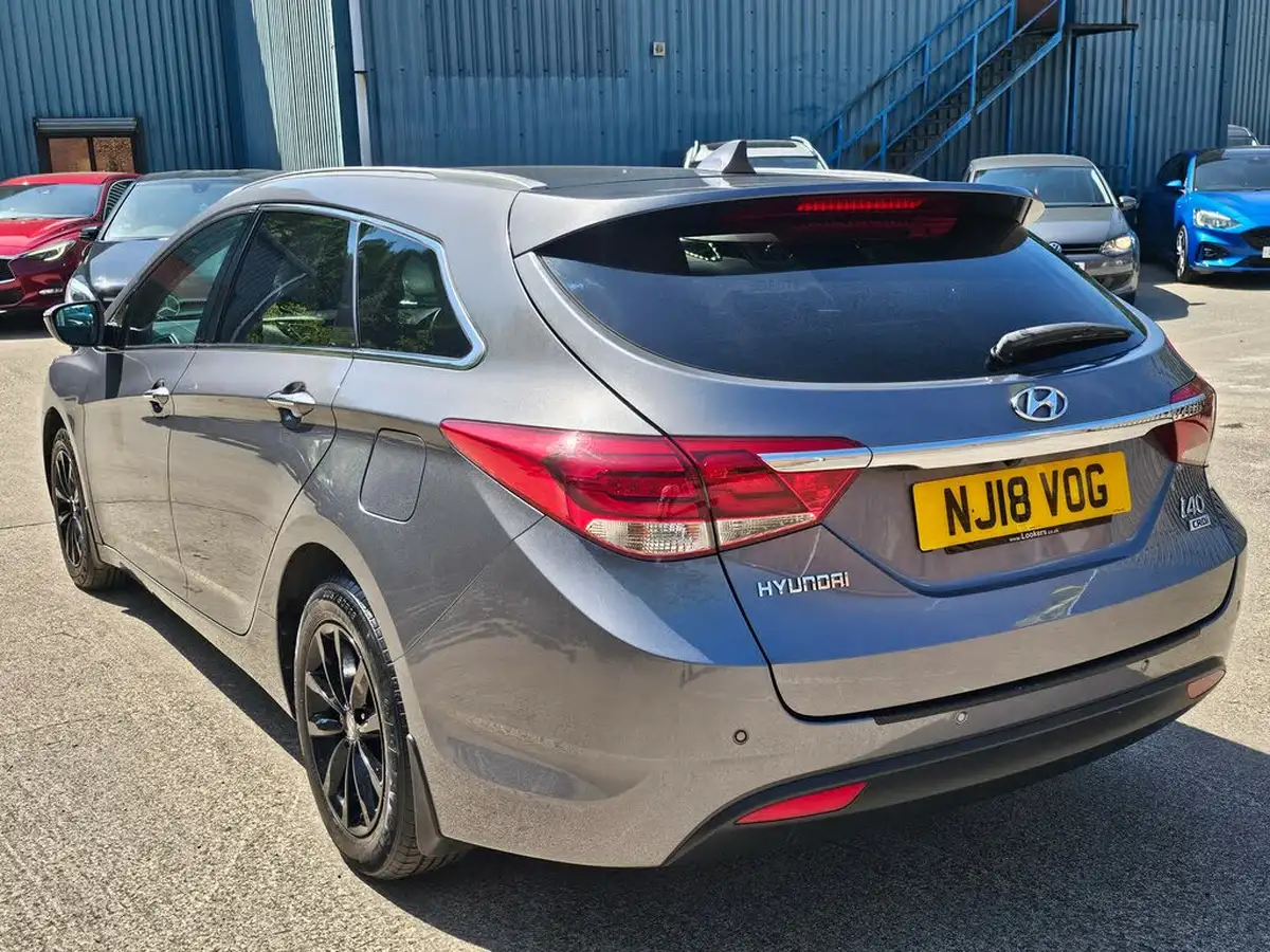 2018-hyundai-i40-17crdi-se-nav-business-141ps-tourer-5d-big-4