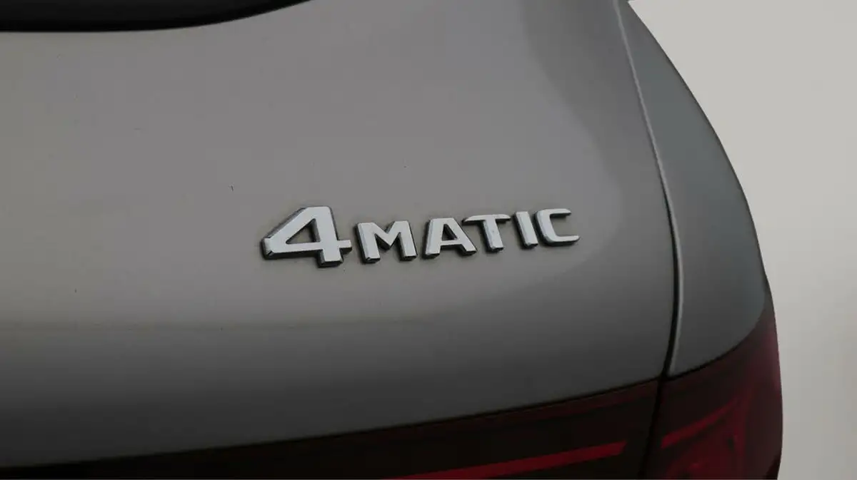 2021-mercedes-benz-glc-class-20d-glc220d-amg-line-station-wagon-5d-1950cc-4matic-plus-big-22