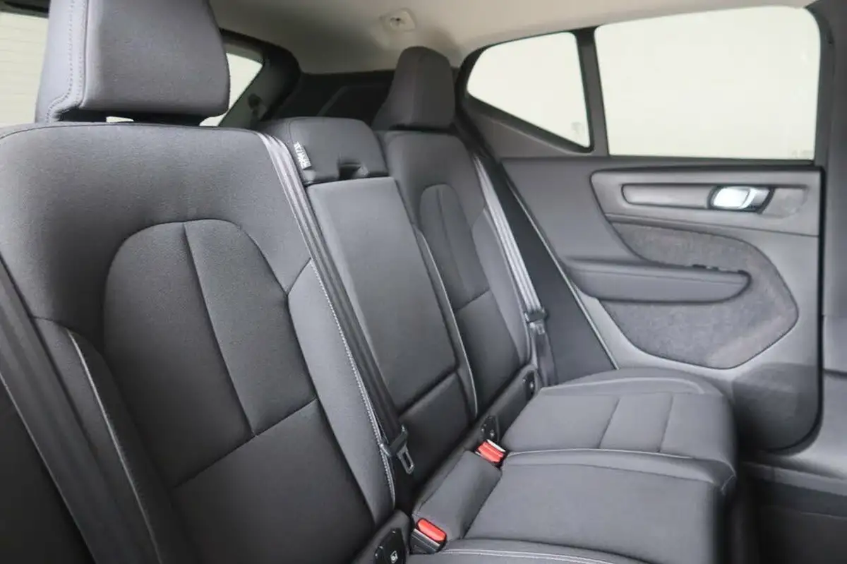 2021-volvo-xc40-15-t3-momentum-161bhp-big-12