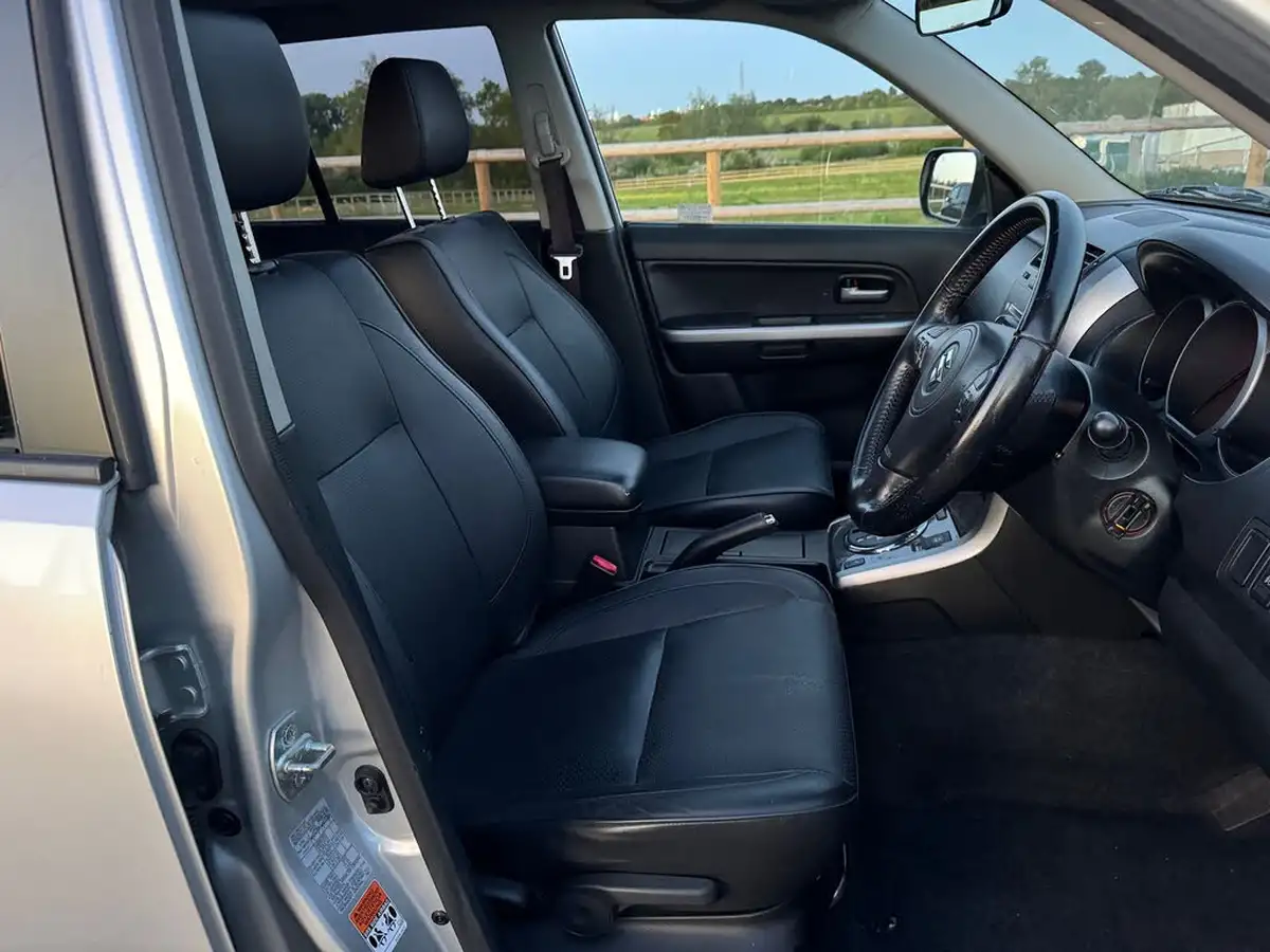 2010-suzuki-grand-vitara-big-14