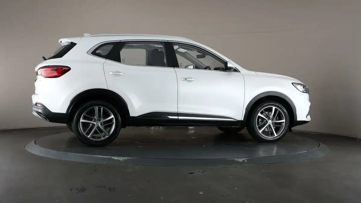 2022-mg-hs-15t-gdi-exclusive-162ps-dct-big-60