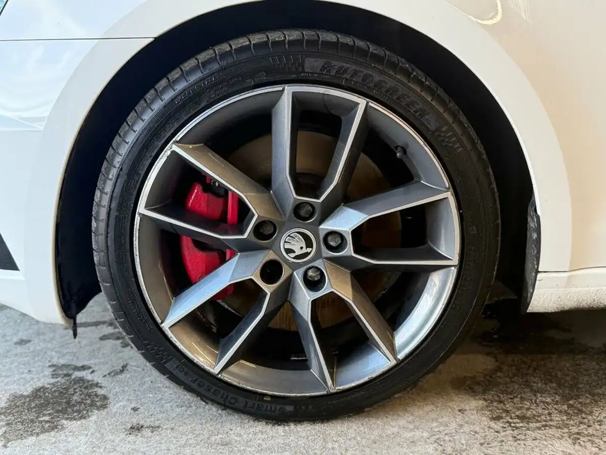 2019-skoda-octavia-20-tsi-vrs-hatchback-big-38