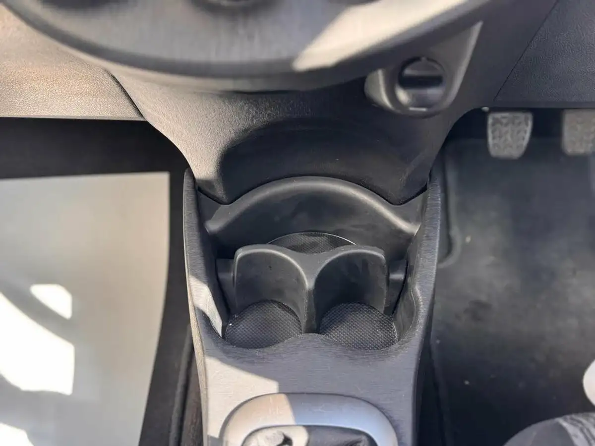 2013-toyota-yaris-133-tr-vvt-i-5d-big-25