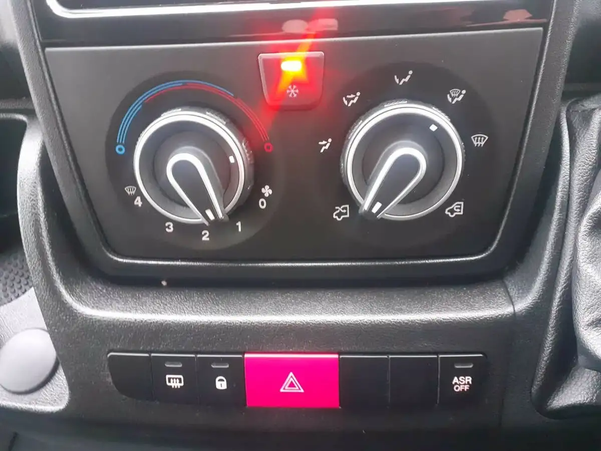 2022-peugeot-boxer-22-bluehdi-professional-premium-335-l3h2-panel-big-14