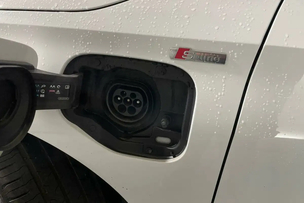 2022-audi-a3-14-40-tfsi-e-s-line-big-23