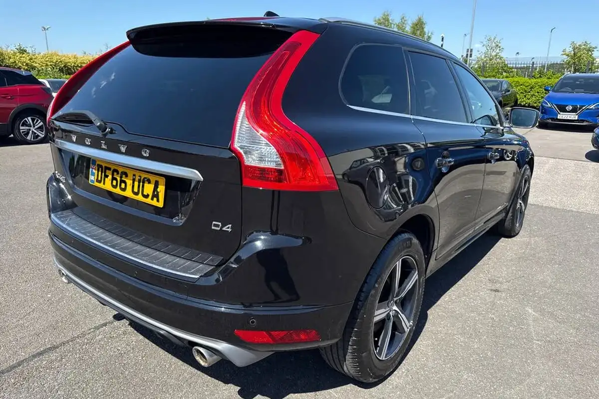 2016-volvo-xc60-20td-d4-r-design-lux-nav-geartronic-big-37