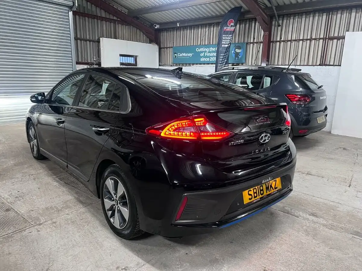 2018-hyundai-ioniq-16-gdi-premium-plug-in-hybrid-big-7