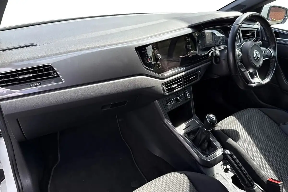 2018-volkswagen-polo-10-tsi-r-line-95ps-5d-big-14