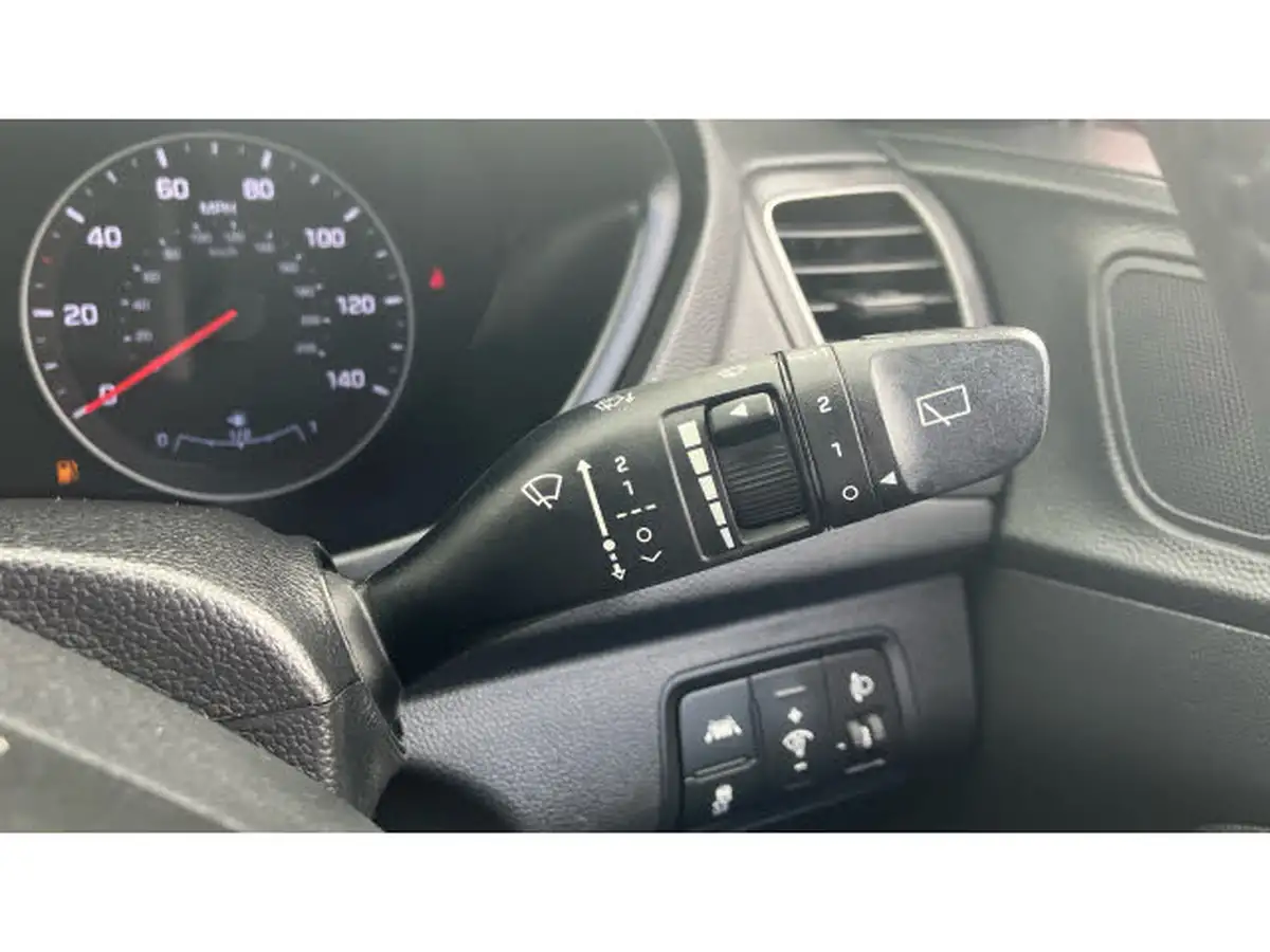 2020-hyundai-i20-12-se-big-27
