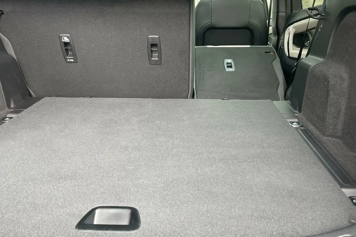 2022-land-rover-discovery-sport-15-p300e-r-dynamic-se-big-33
