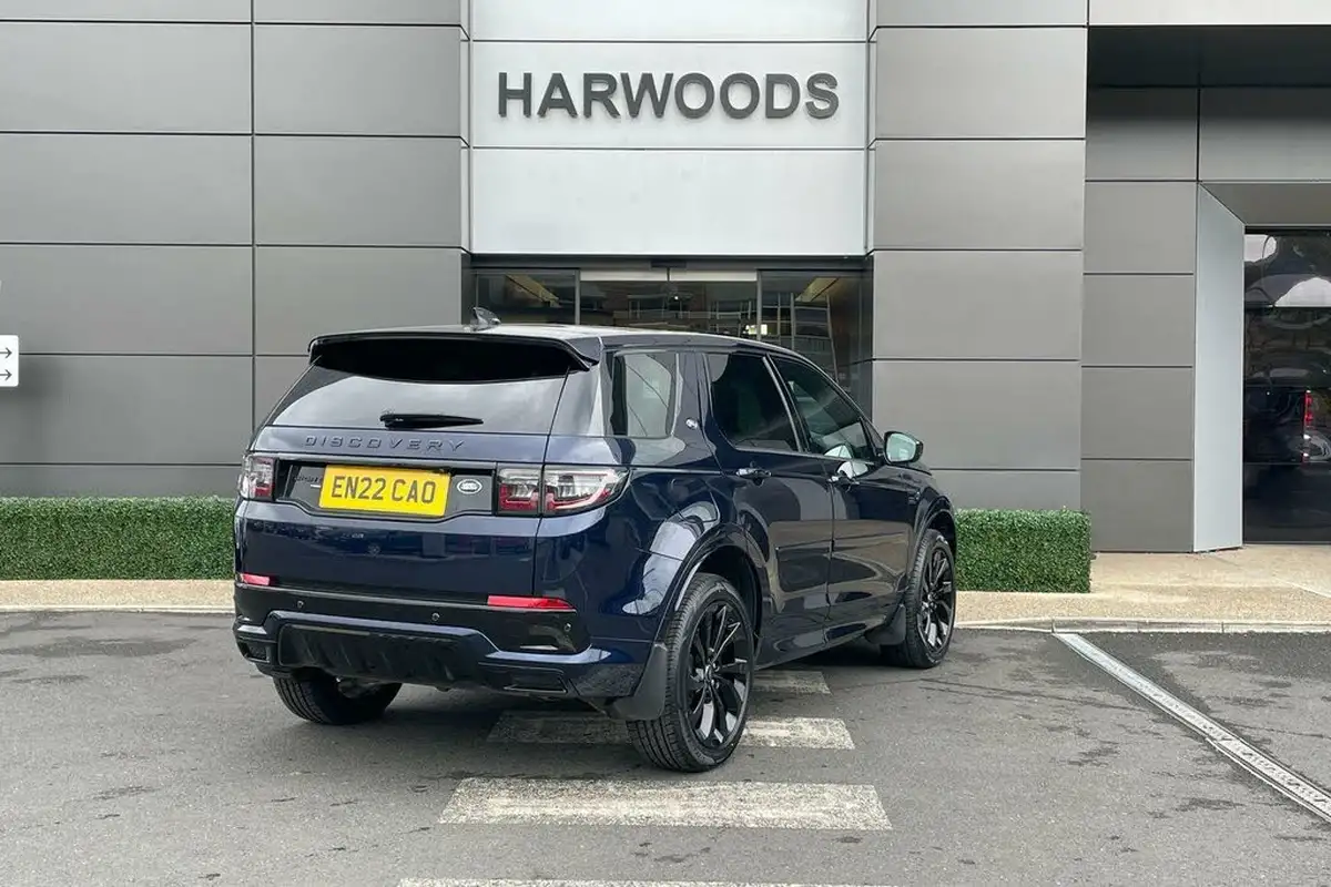 2022-land-rover-discovery-sport-15-p300e-r-dynamic-se-big-5