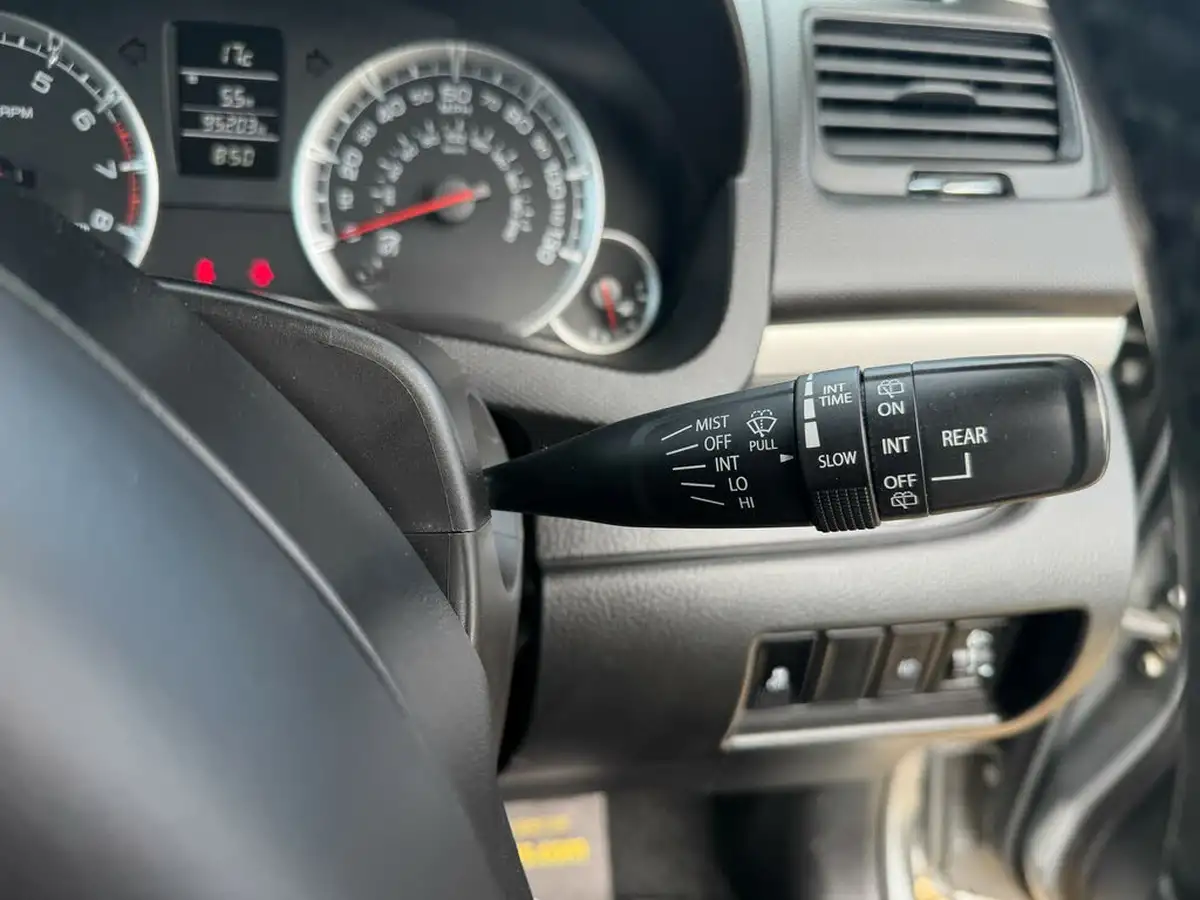 2014-suzuki-swift-12-sz4-94ps-3d-big-30
