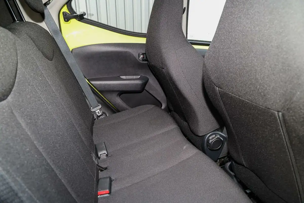 2016-toyota-aygo-10-vvt-i-x-cite-3-bi-tone-yellow-5d-big-12