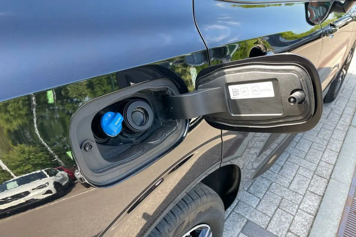2021-volvo-xc60-20td-b4-r-design-awd-big-17