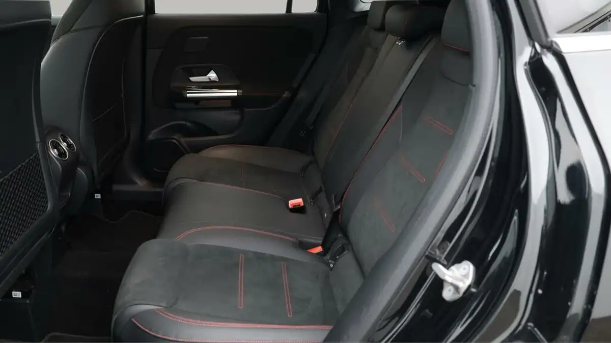 2022-mercedes-benz-gla-class-13-gla-180-amg-line-premium-big-16