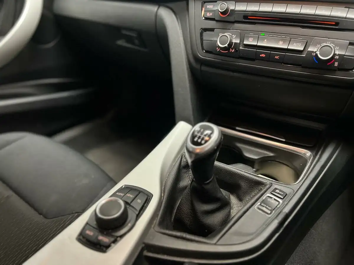2012-bmw-3-series-20td-316d-es-116bhp-touring-5d-big-9