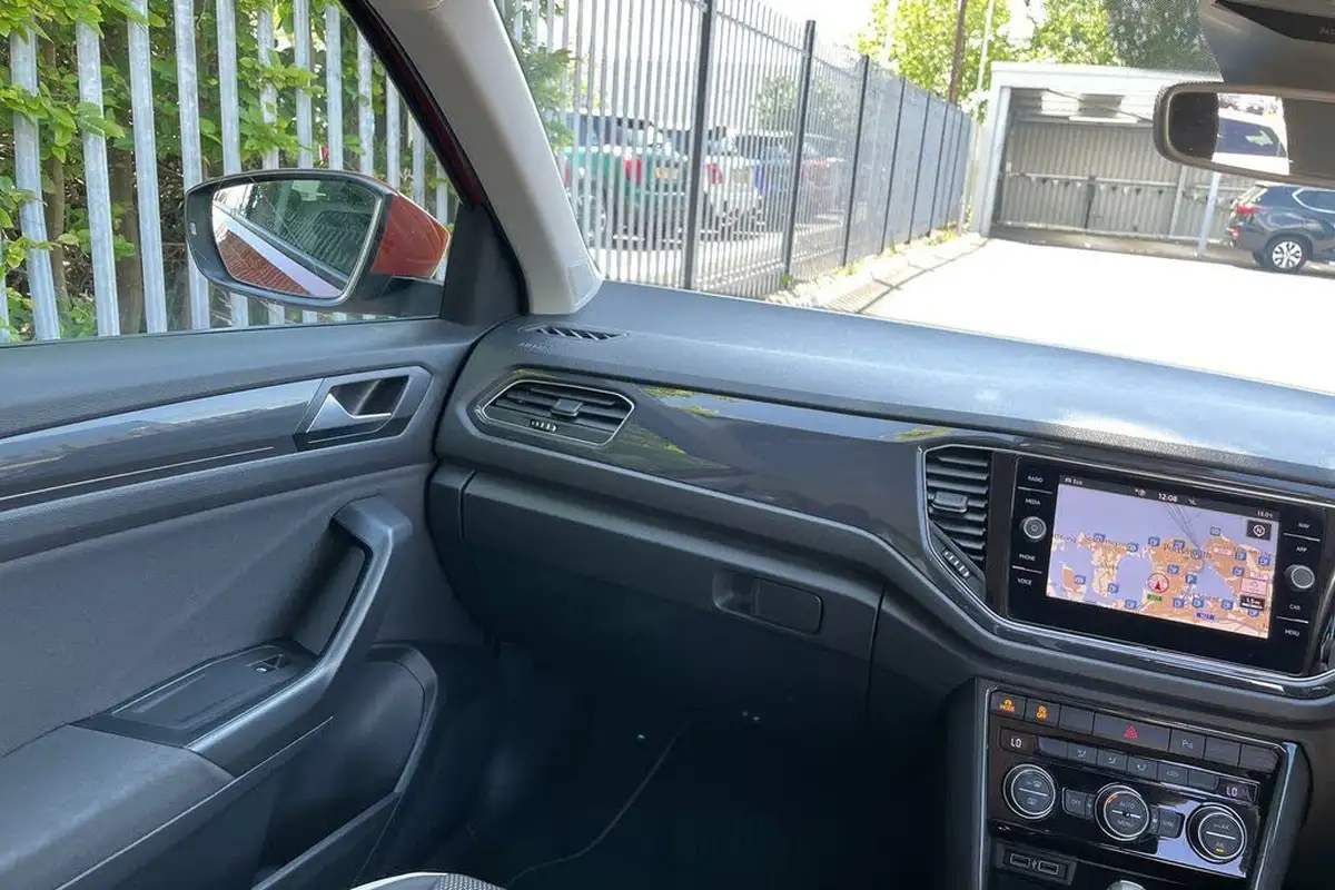 2020-volkswagen-t-roc-15-tsi-sel-dsg-big-34