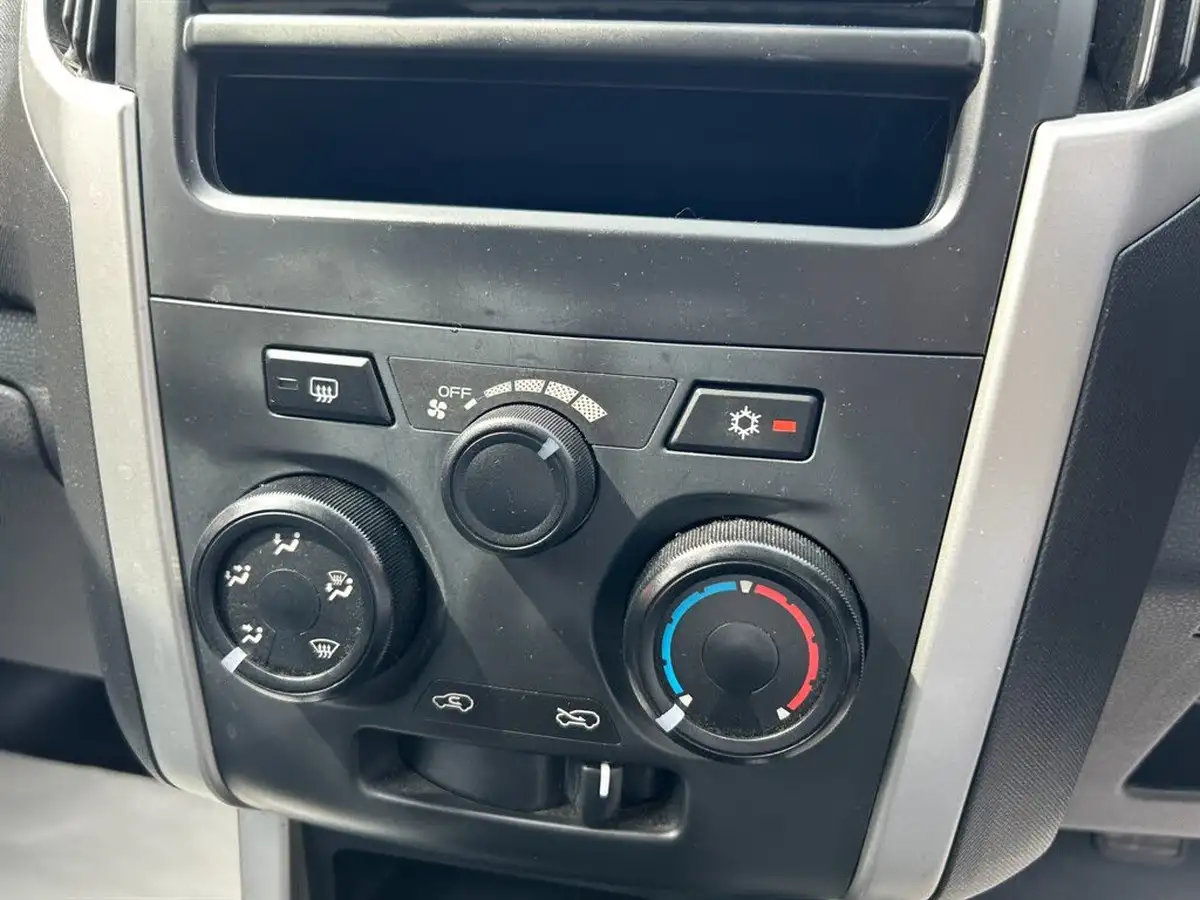 2015-isuzu-d-max-25td-eiger-big-19