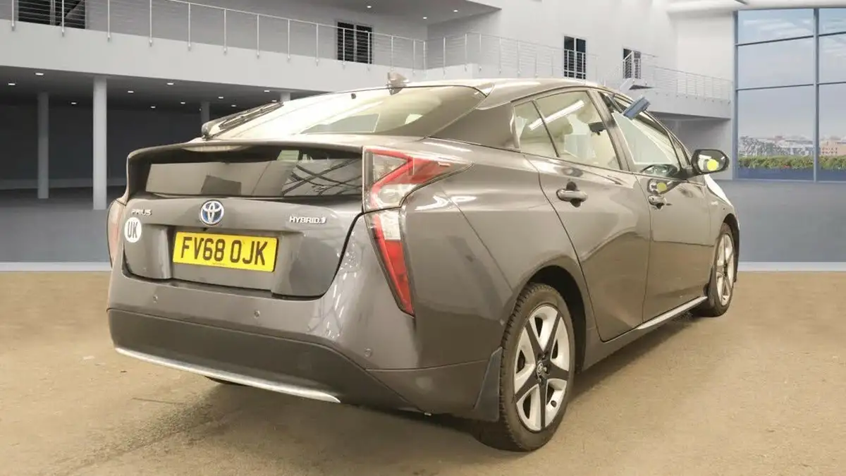 2019-toyota-prius-18-vvt-i-excel-ss-cvt-big-3