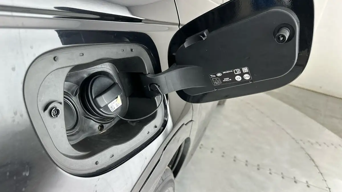 2022-land-rover-discovery-sport-15-p300e-r-dynamic-se-big-27
