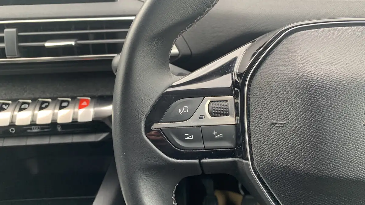 2017-peugeot-3008-suv-12-puretech-allure-big-22
