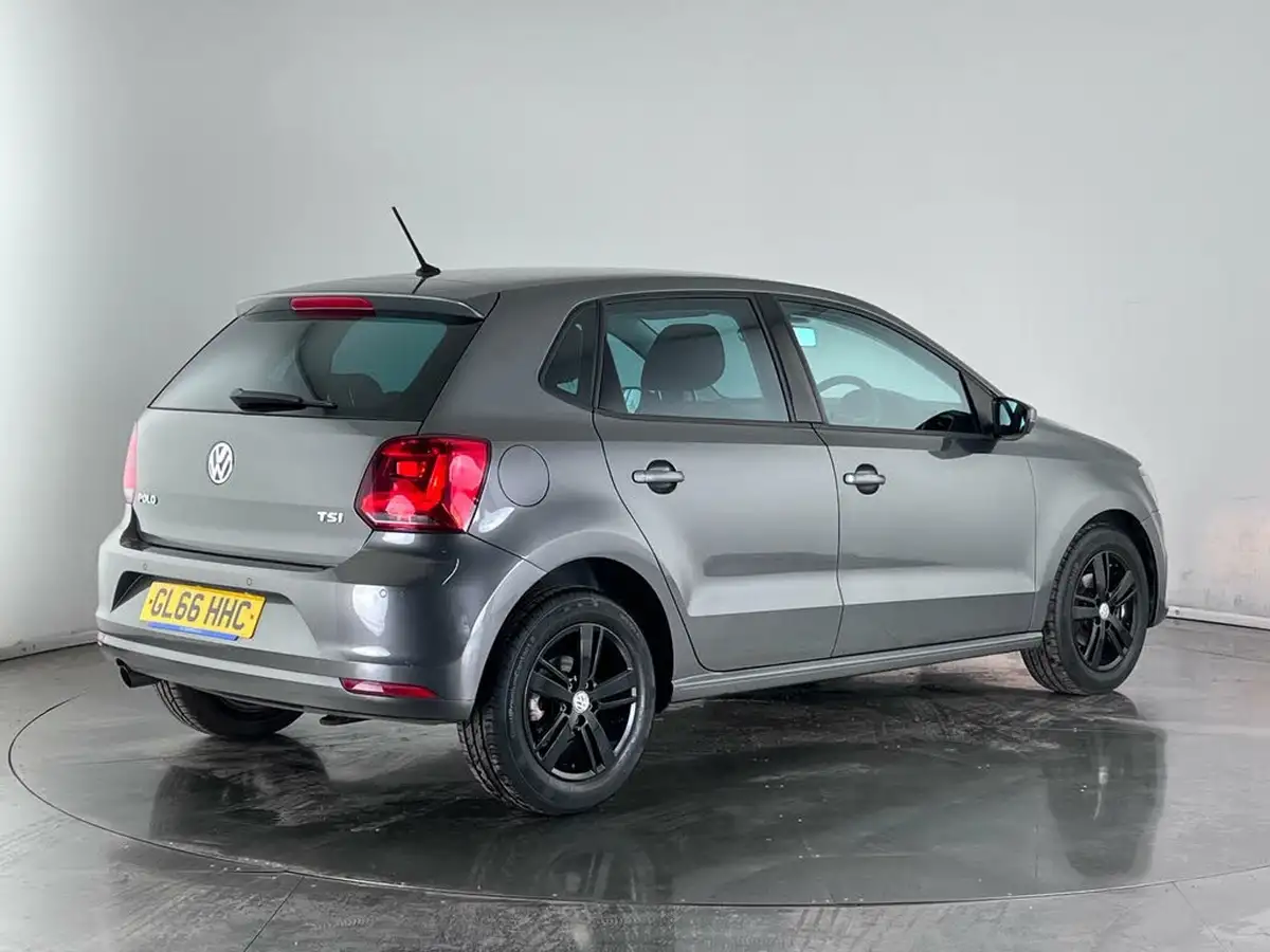 2016-volkswagen-polo-big-3