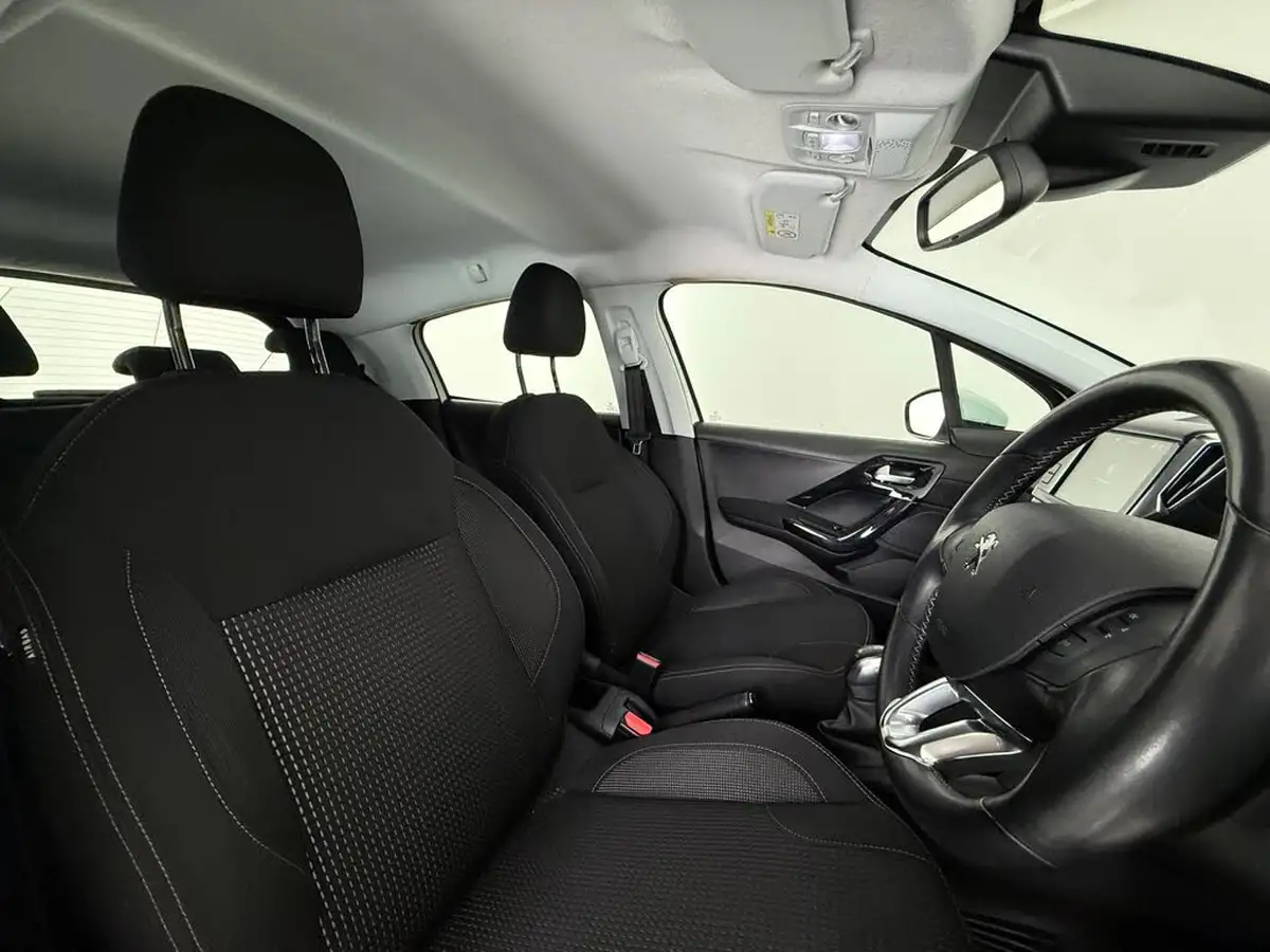2019-peugeot-208-12-puretech-tech-edition-82bhp-big-14