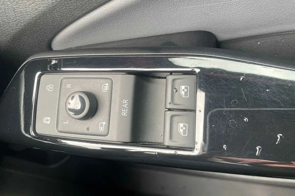 2022-volkswagen-id4-e-life-148ps-52kwh-pure-performance-big-24