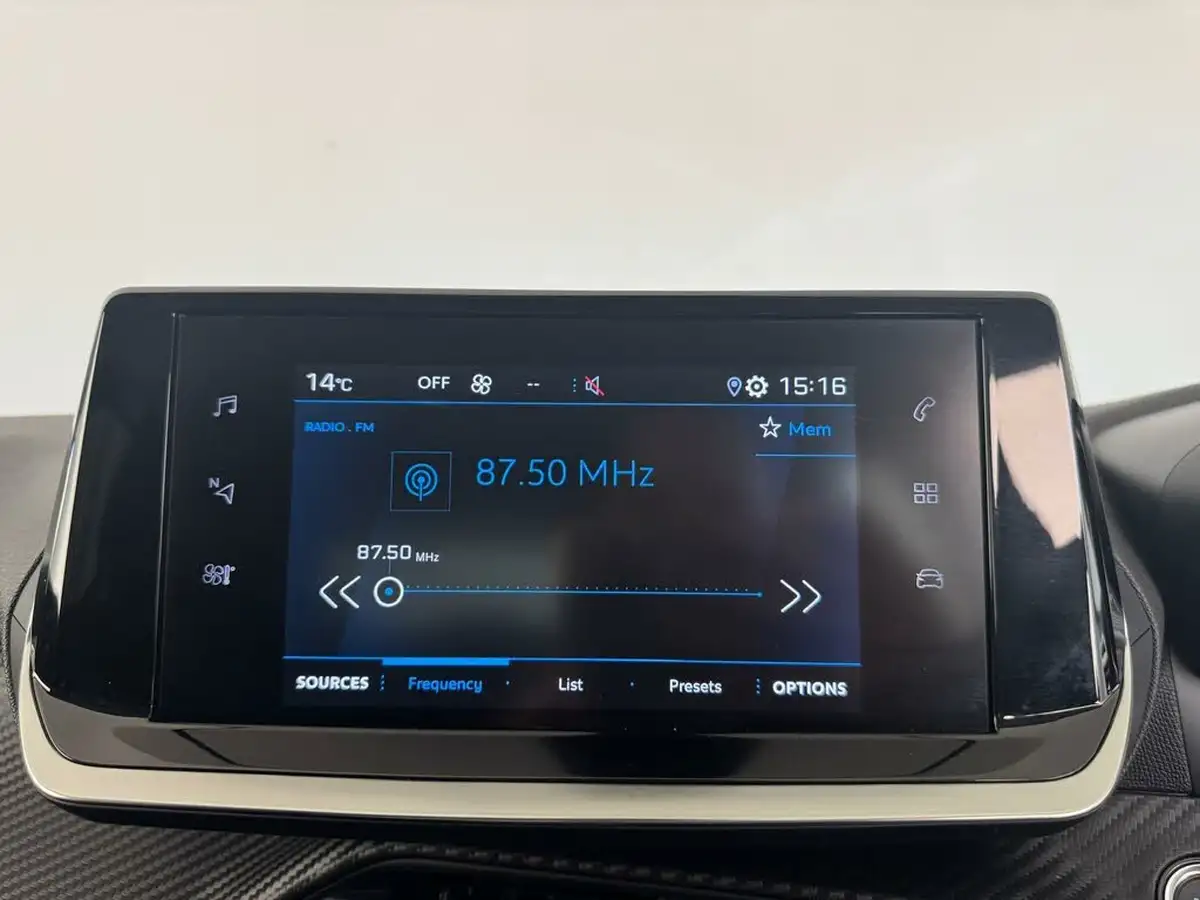 2023-peugeot-208-12-puretech-active-premium-100ps-eat8-big-26