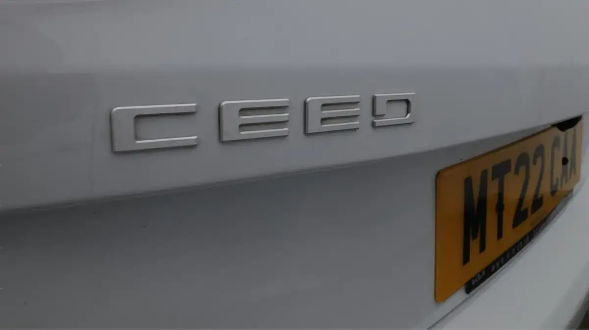 2021-kia-ceed-10-t-gdi-2-hatchback-big-20