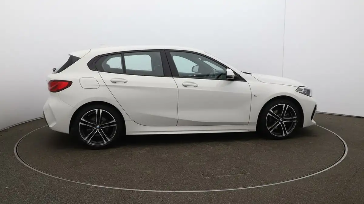 2022-bmw-1-series-15-118i-m-sport-lcp-dct-big-50