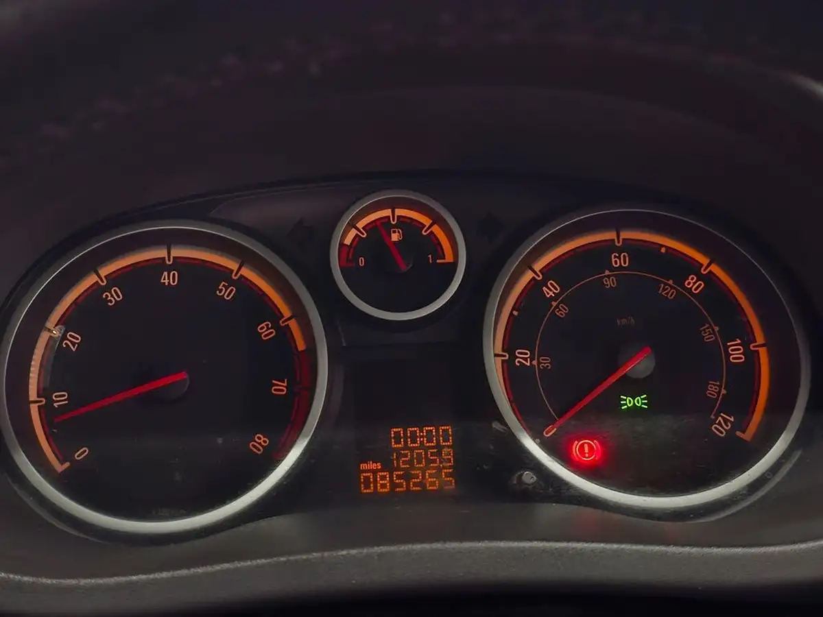 2010-vauxhall-corsa-12-sxi-85ps-ac-5d-big-47