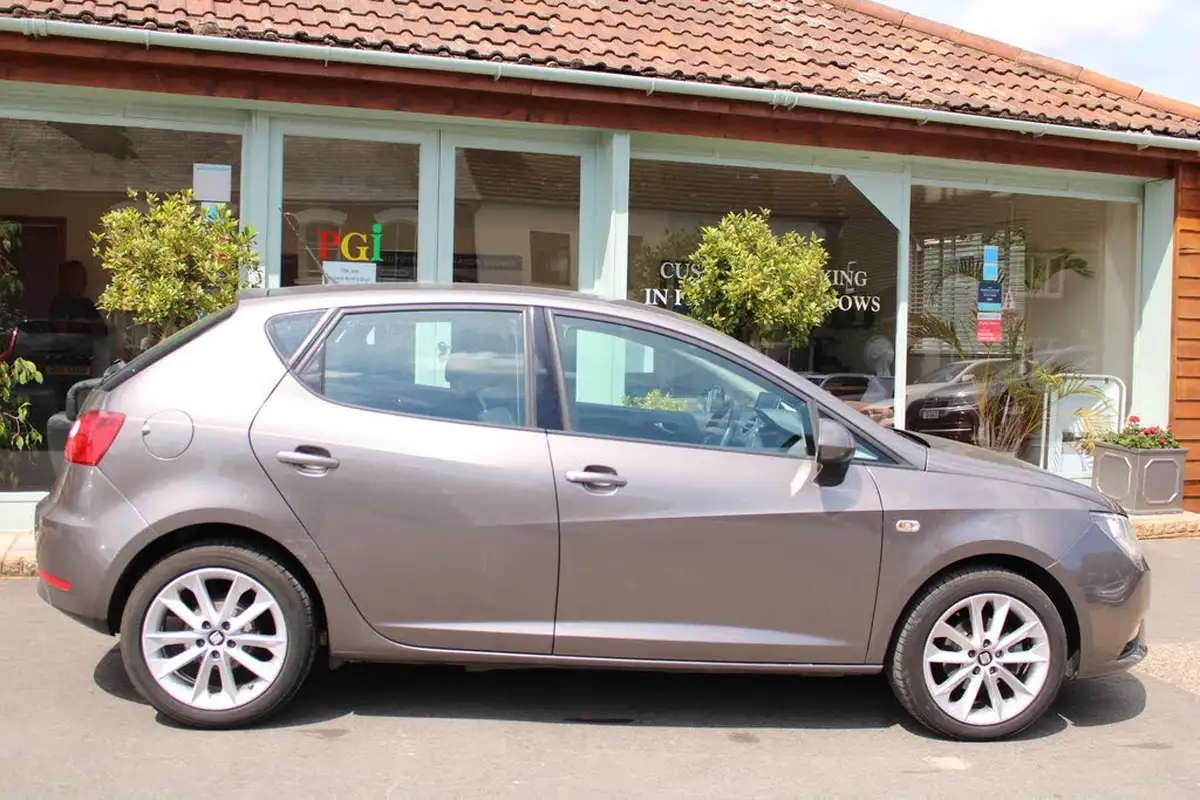 2015-seat-ibiza-14-toca-hatchback-5d-big-35