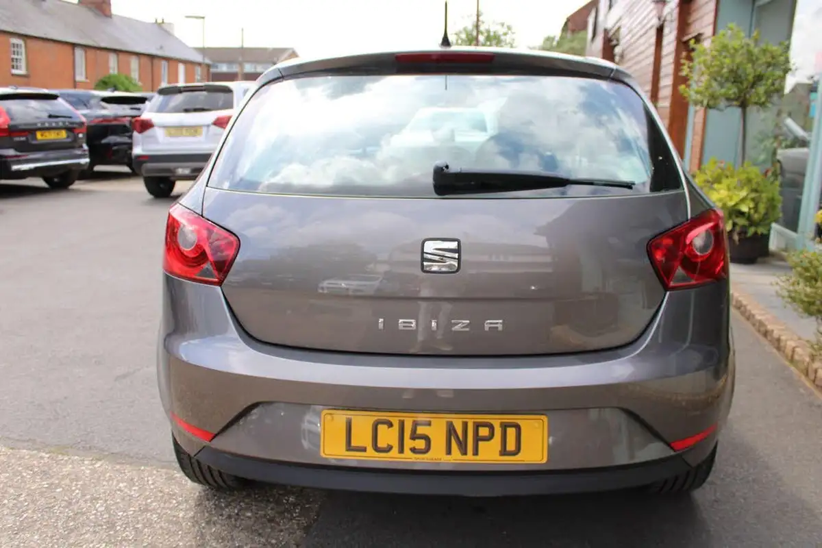 2015-seat-ibiza-14-toca-hatchback-5d-big-11