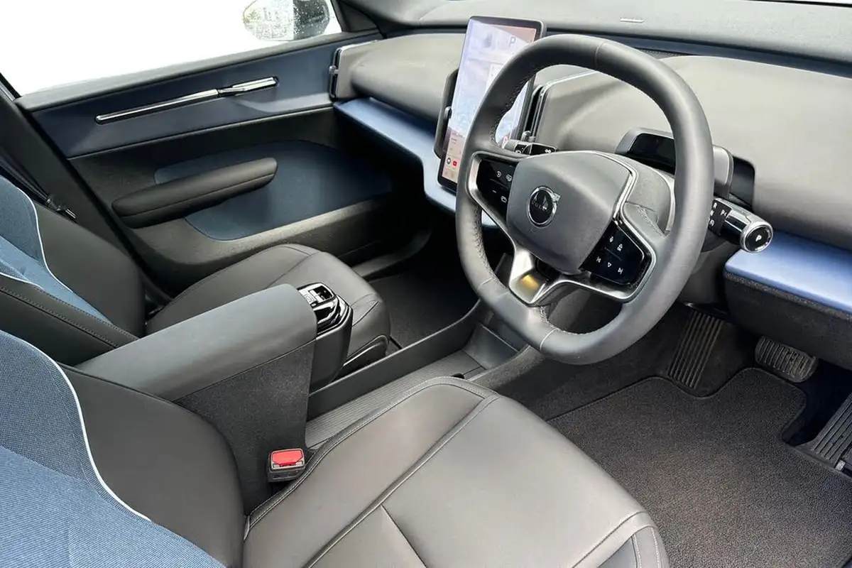 2024-volvo-ex30-e-twin-ultra-big-9