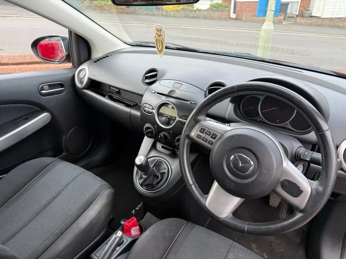 2010-mazda-mazda2-13-takuya-big-7