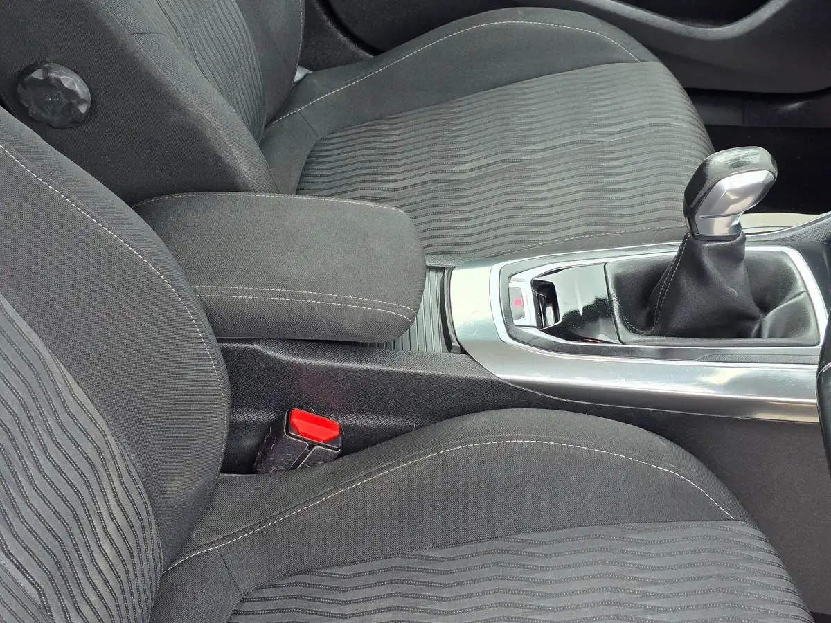 2014-peugeot-308-16hdi-active-big-35
