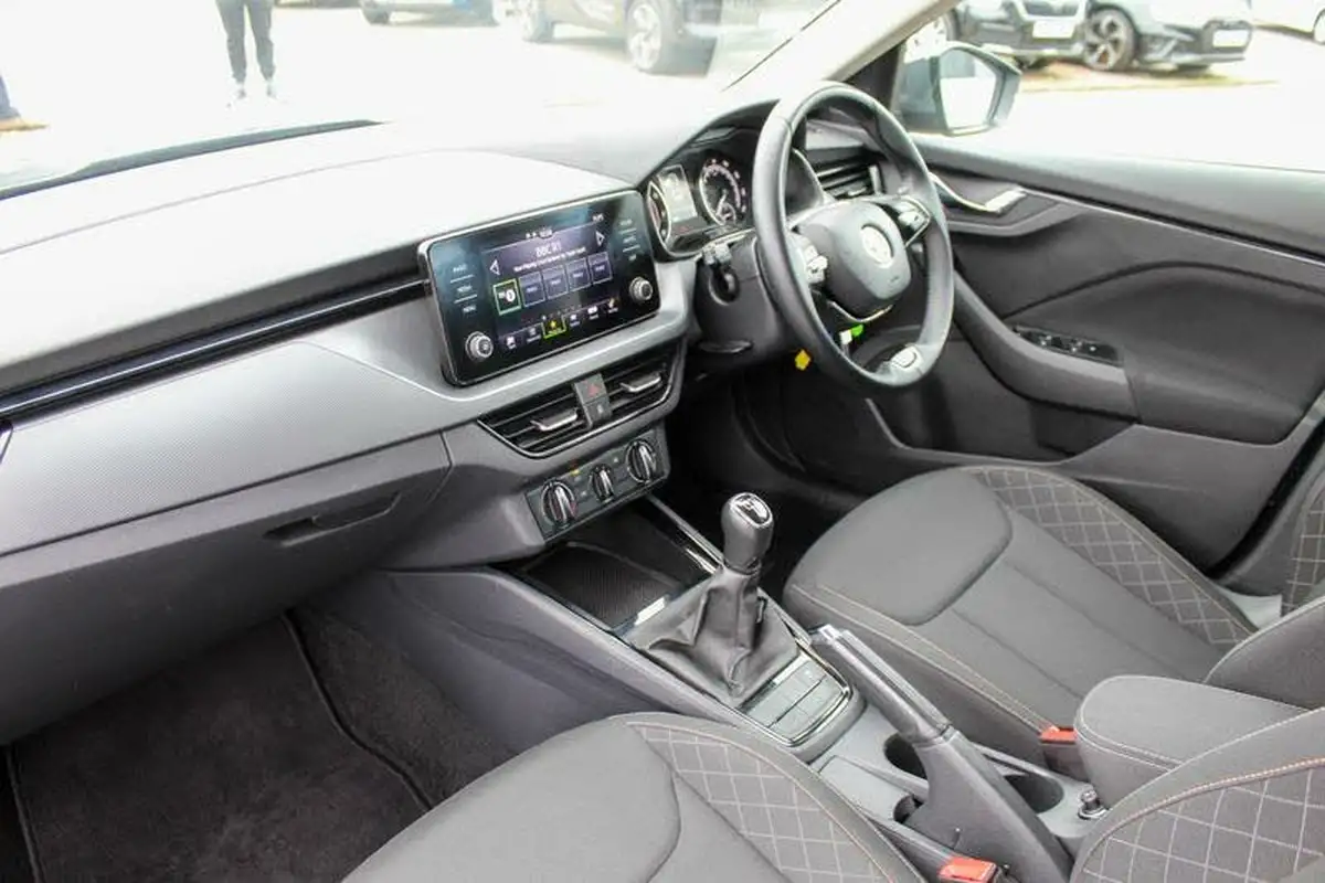 2023-skoda-kamiq-10-tsi-se-109ps-big-18