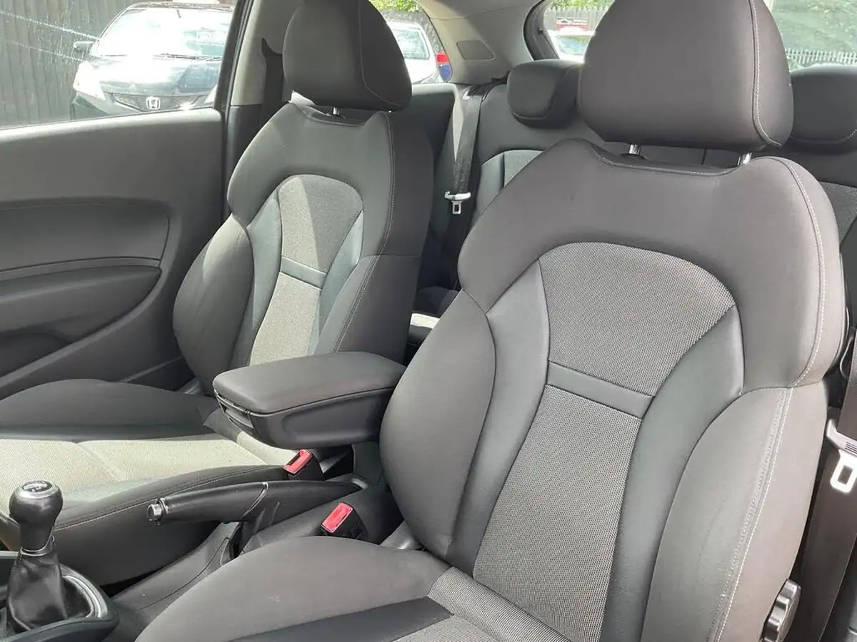 2011-audi-a1-14-sport-tfsi-hatchback-3d-big-12