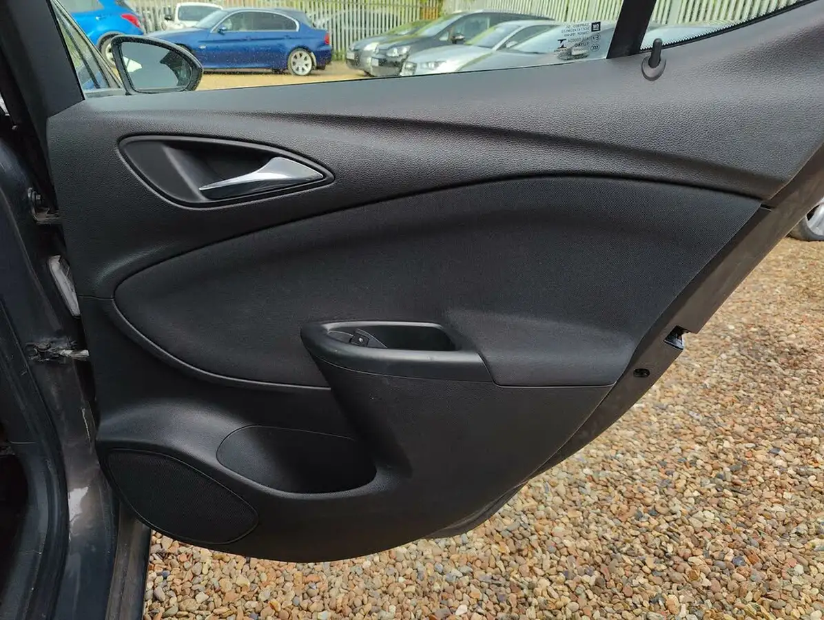 2015-vauxhall-astra-14i-16v-turbo-energy-big-10