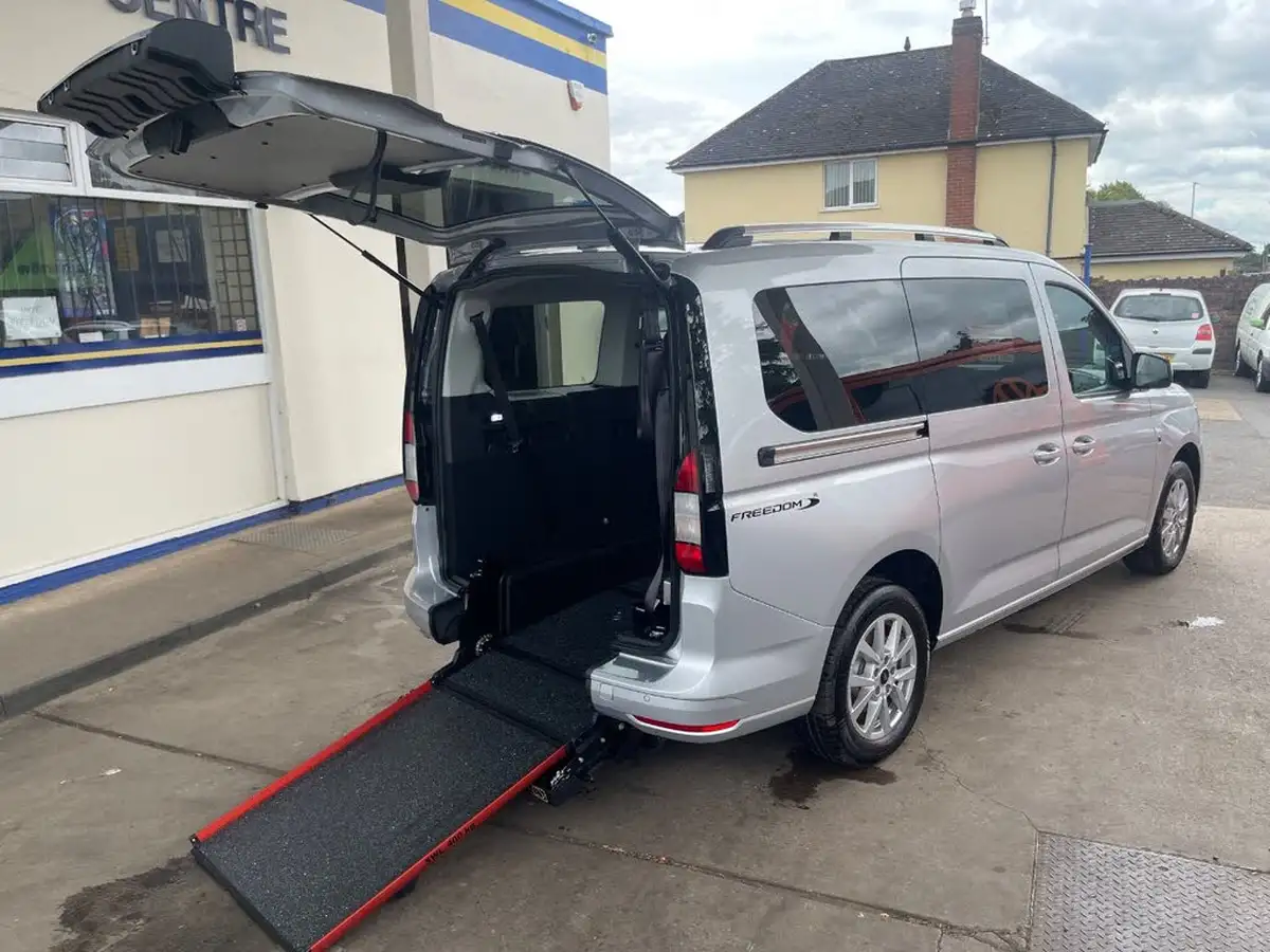 2024-ford-tourneo-connect-20-titanium-big-0